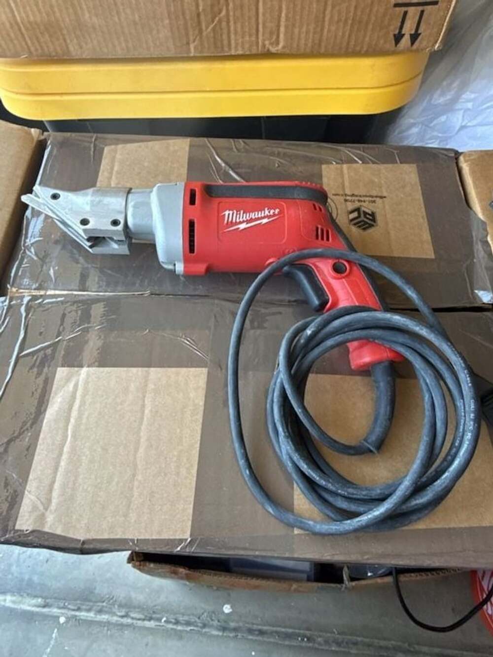 Milwaukee 6.8 Amps 120V 18 Ga. Corded Shear Model 6852-20